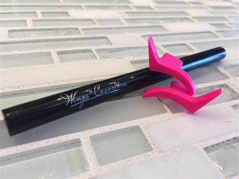 Master the Art of Winged Eyeliner with the Help of the Wing Artist Reusable Silicone Guide